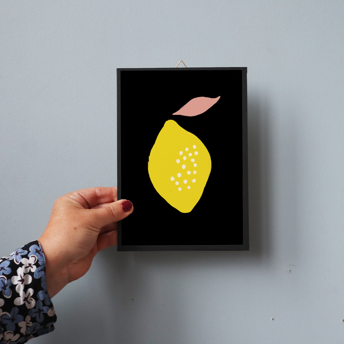 LEMON ON BLACK